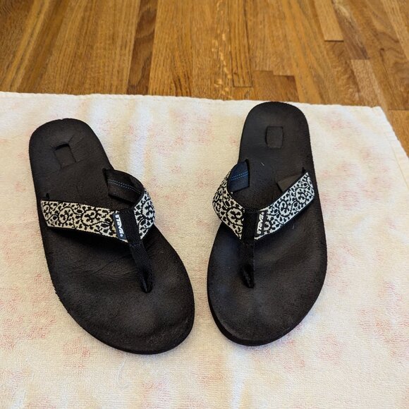 Teva Thong Flip Flops Black and White Vine Print Women's Size 9 - Picture 1 of 4